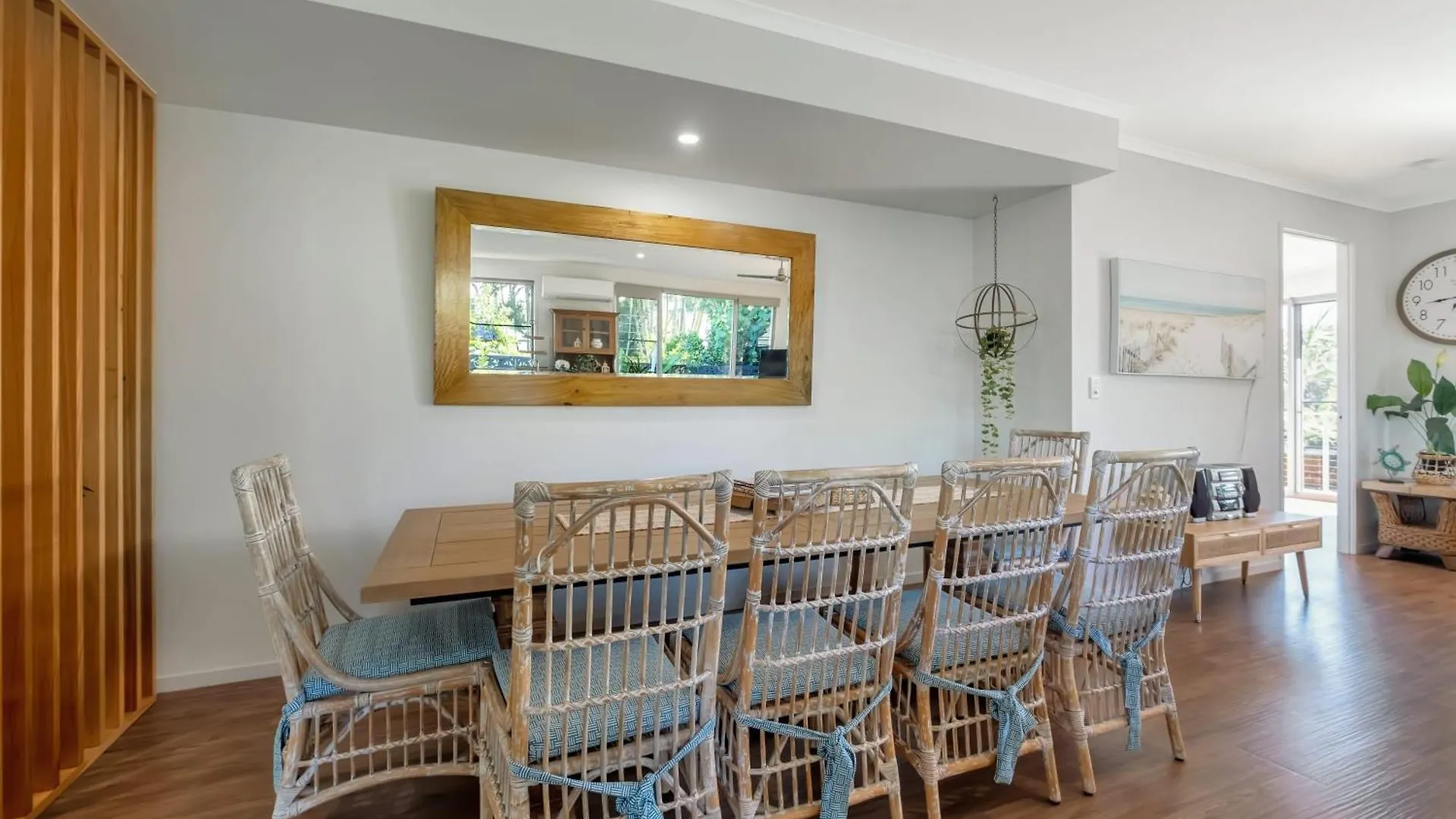 Contemporary Home In The Heart Of Mudjimba