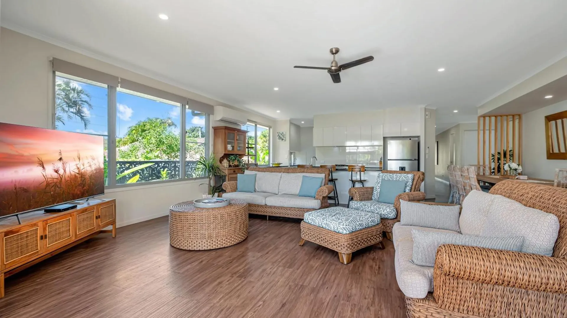 Contemporary Home In The Heart Of Mudjimba 0*,  Αυστραλία